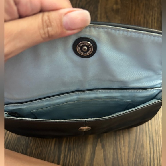 Coach black leather wristlet/clutch with chrome finishes - Picture 3 of 8